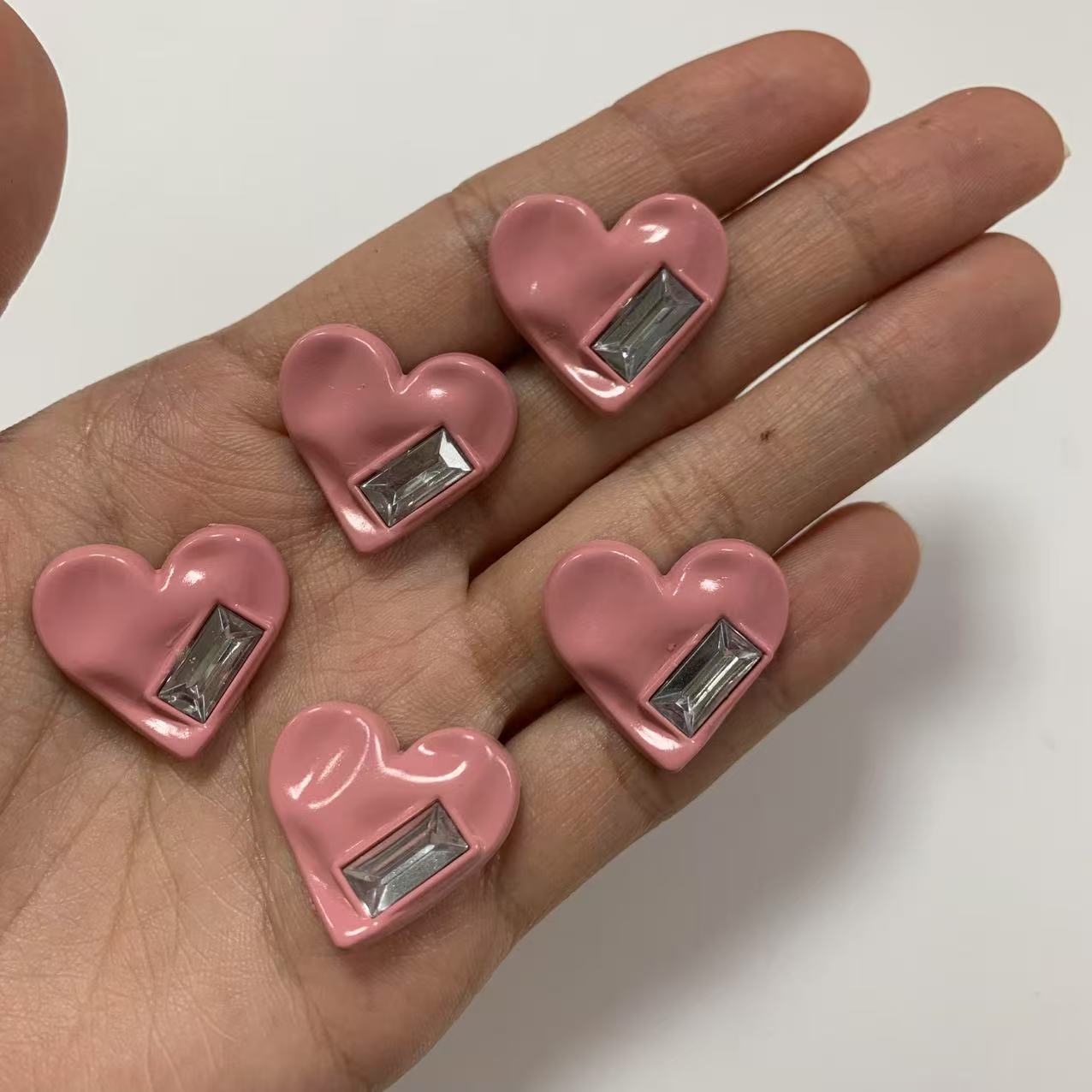 10 個 Y2K ピンクローズレッドブラックハートスターボウ - Resin Art Phone Case のレビューと価格