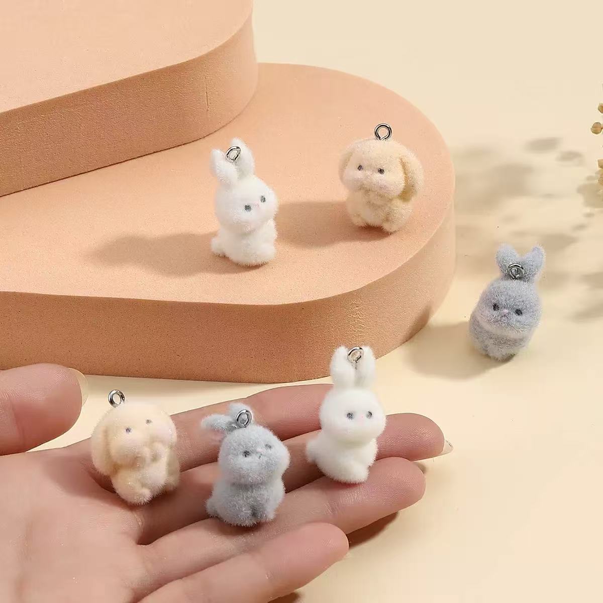 10個入り フロッキング加工 小さなウサギ レジンチャーム  - Resin Art Box のレビューと価格